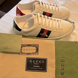 GUCCI sneakers, with dust bag, never worn